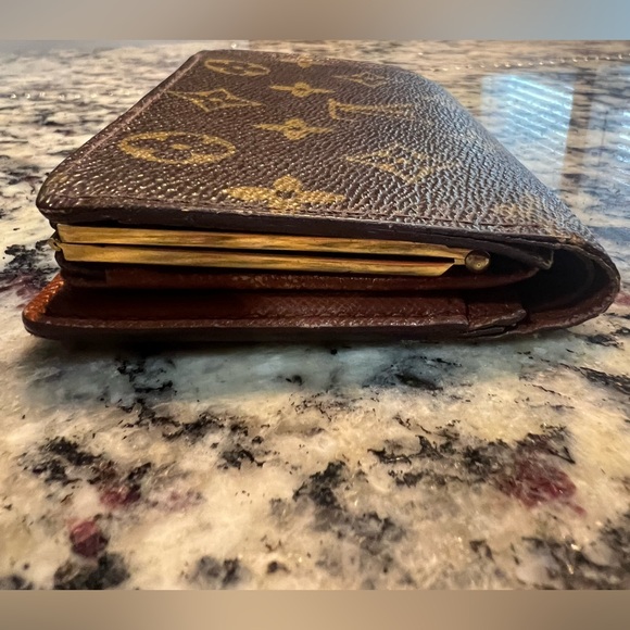 Louis Vuitton Monogram Kisslock Wallet - Picture 4 of 12
